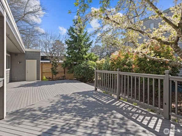 1825 112th Avenue NE, Bellevue WA 98004