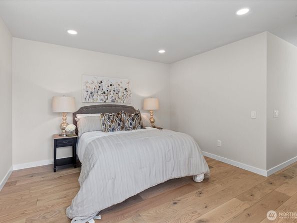 1825 112th Avenue NE, Bellevue WA 98004