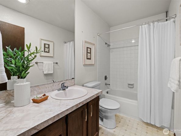 11300 1st Avenue NE 306, Seattle WA 98125