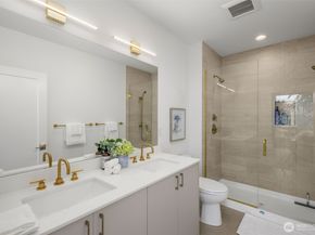 18513 104th Avenue NE 1A, Bothell WA 98011