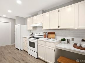 4084 220th Place SE 1038, Issaquah WA 98029