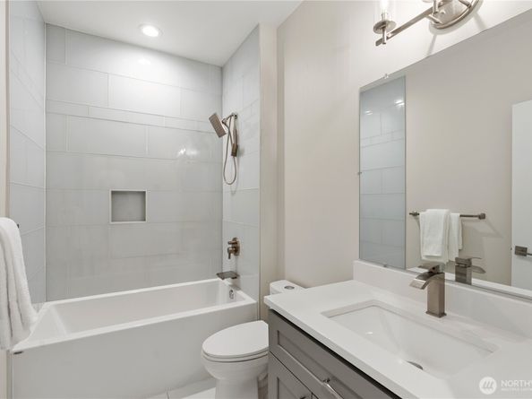 16831 84th Lane NE, Kenmore WA 98028