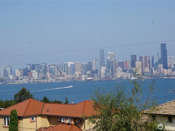 2727 36th Avenue SW, Seattle WA 98126