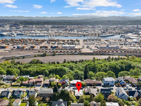 2727 36th Avenue SW, Seattle WA 98126