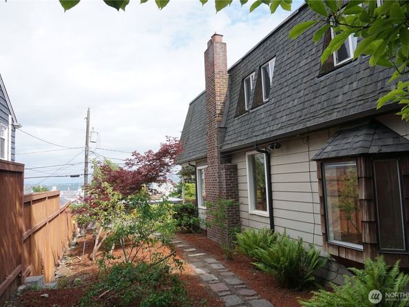 2727 36th Avenue SW, Seattle WA 98126