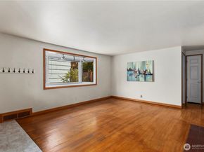 17036 14th Avenue NE, Shoreline WA 98155