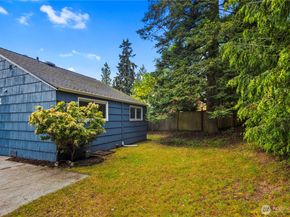17036 14th Avenue NE, Shoreline WA 98155