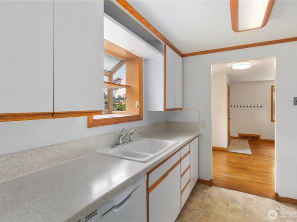 17036 14th Avenue NE, Shoreline WA 98155