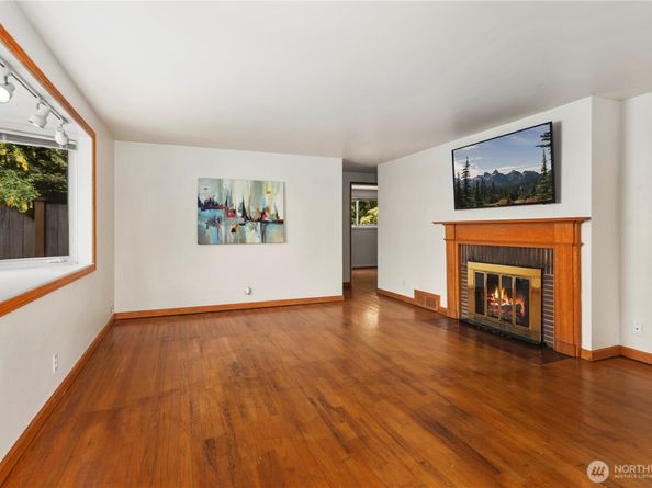 17036 14th Avenue NE, Shoreline WA 98155