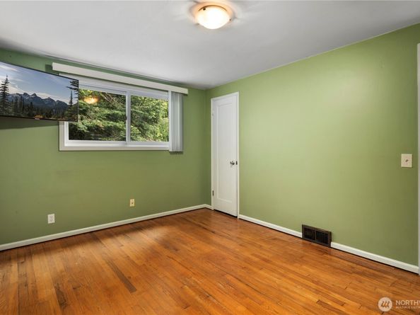 17036 14th Avenue NE, Shoreline WA 98155