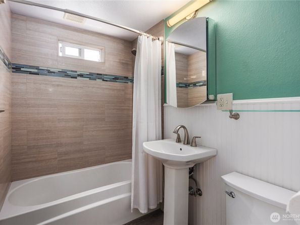 17036 14th Avenue NE, Shoreline WA 98155