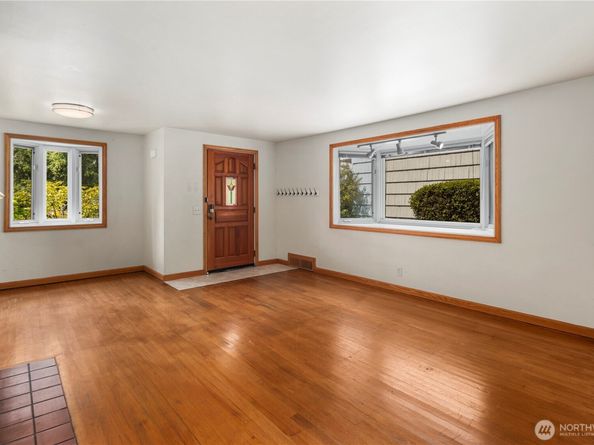 17036 14th Avenue NE, Shoreline WA 98155