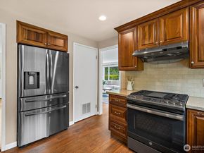 10602 NE 60th Street, Kirkland WA 98033
