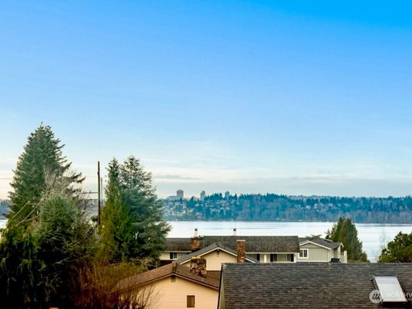 10602 NE 60th Street, Kirkland WA 98033