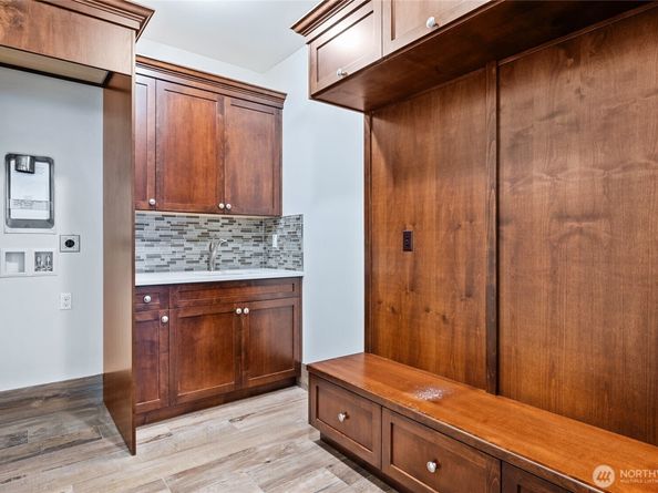 9827 NE 20th Street, Bellevue WA 98004
