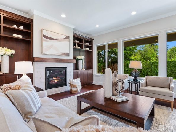 9827 NE 20th Street, Bellevue WA 98004