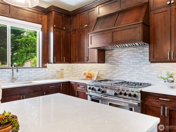 9827 NE 20th Street, Bellevue WA 98004