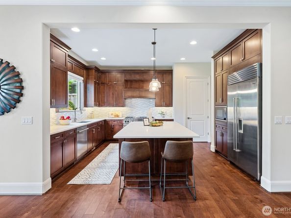 9827 NE 20th Street, Bellevue WA 98004