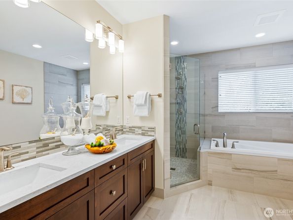 9827 NE 20th Street, Bellevue WA 98004