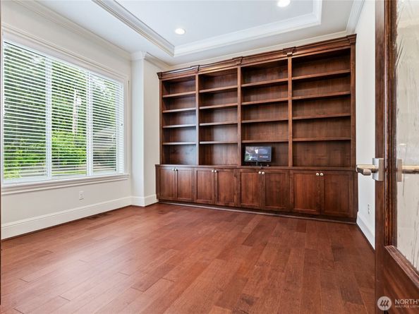 9827 NE 20th Street, Bellevue WA 98004