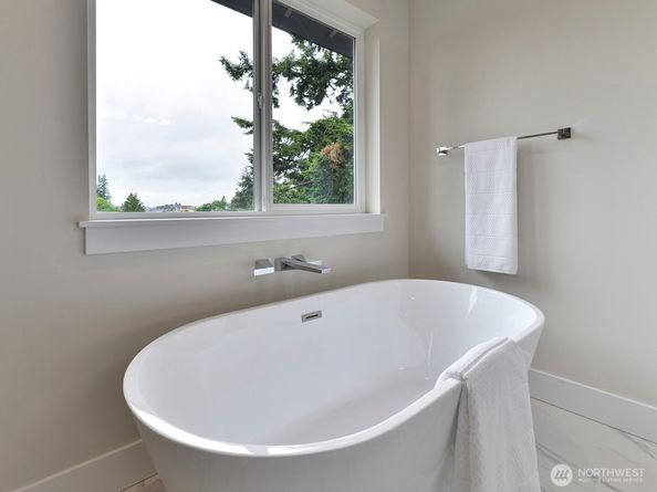 23801 100th Avenue SE, Kent WA 98031