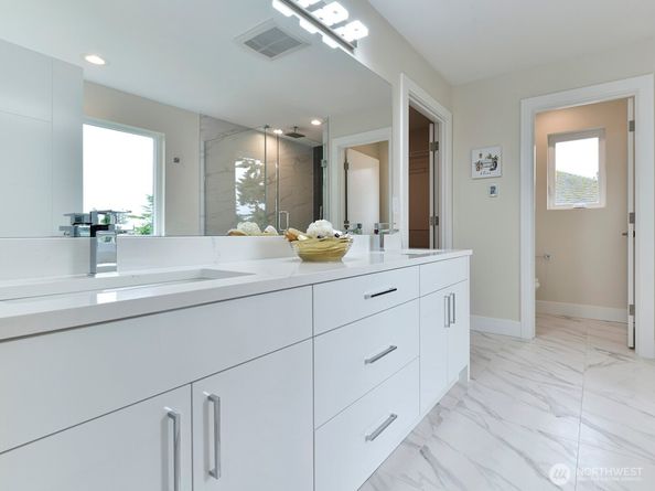 23801 100th Avenue SE, Kent WA 98031