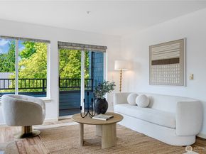9222 Roosevelt Way NE 302, Seattle WA 98115