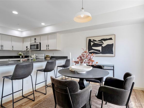 9222 Roosevelt Way NE 302, Seattle WA 98115