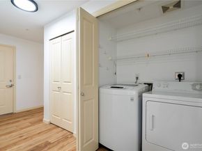 9222 Roosevelt Way NE 302, Seattle WA 98115
