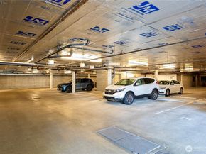 9222 Roosevelt Way NE 302, Seattle WA 98115