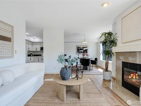 9222 Roosevelt Way NE 302, Seattle WA 98115