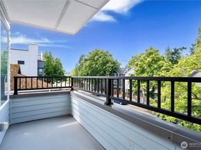 9222 Roosevelt Way NE 302, Seattle WA 98115