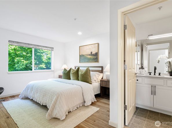 9222 Roosevelt Way NE 302, Seattle WA 98115