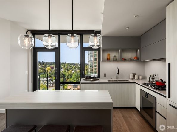 889 Avenue Square NE 604, Bellevue WA 98004