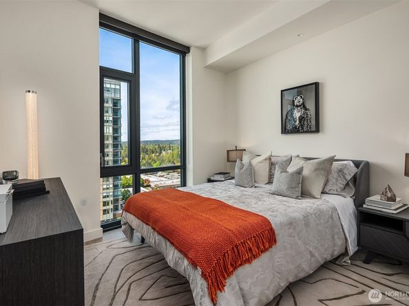 889 Avenue Square NE 604, Bellevue WA 98004