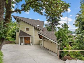 8526 E Mercer Way, Mercer Island WA 98040