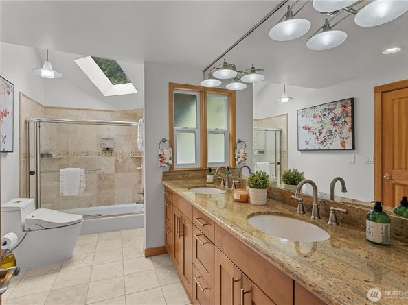 8526 E Mercer Way, Mercer Island WA 98040