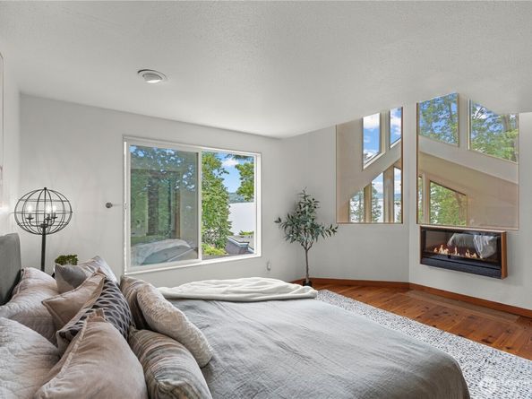 8526 E Mercer Way, Mercer Island WA 98040