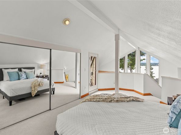 8526 E Mercer Way, Mercer Island WA 98040