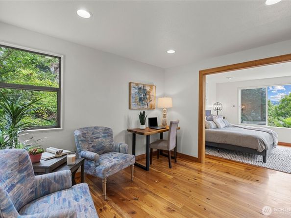 8526 E Mercer Way, Mercer Island WA 98040