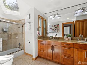 8526 E Mercer Way, Mercer Island WA 98040