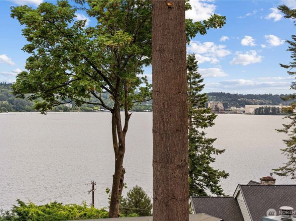8526 E Mercer Way, Mercer Island WA 98040