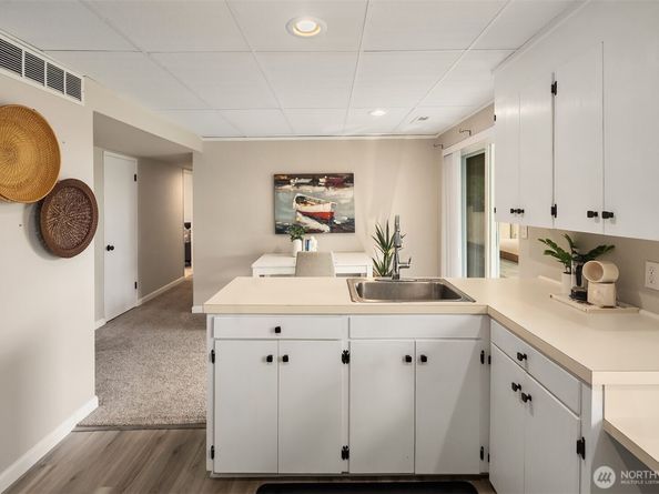22423 3rd Avenue SE, Bothell WA 98021