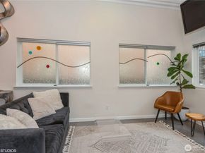 621 5th Avenue N 102, Seattle WA 98109