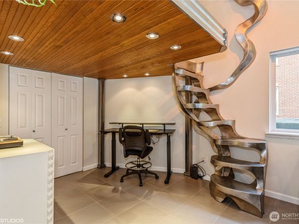 621 5th Avenue N 102, Seattle WA 98109