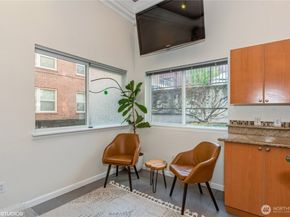 621 5th Avenue N 102, Seattle WA 98109