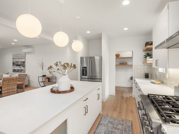 10304 NE 113th Place, Kirkland WA 98033