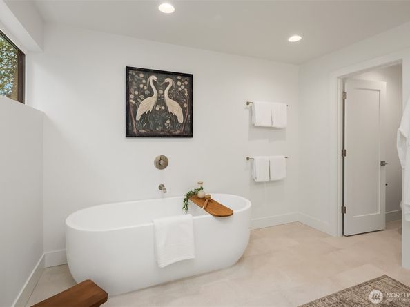 10304 NE 113th Place, Kirkland WA 98033