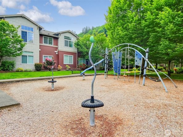 15325 SE 155th Place N5, Renton WA 98058