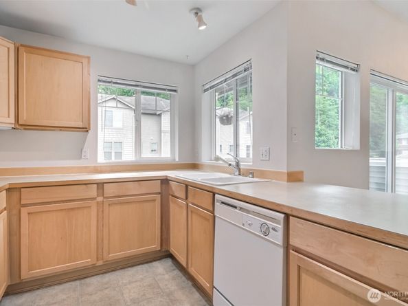 15325 SE 155th Place N5, Renton WA 98058